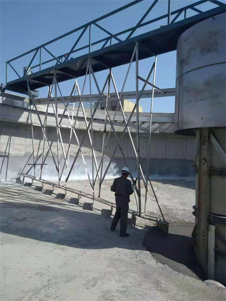 刮吸泥機
